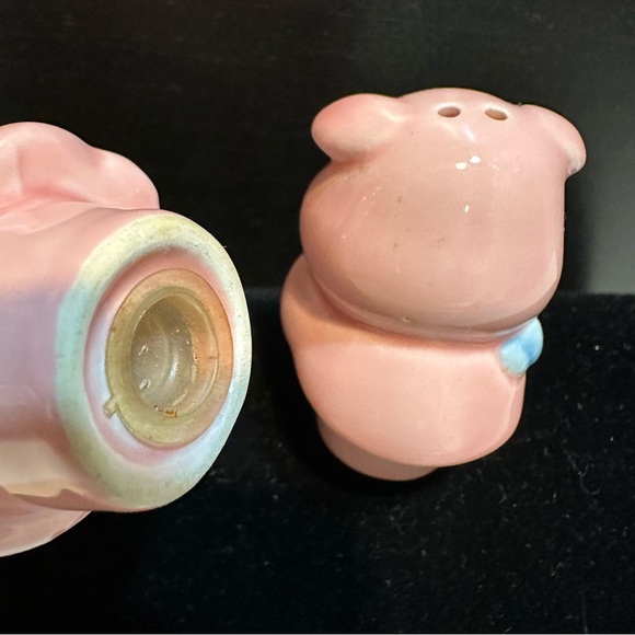Little Piggy's In A Picnic Basket Salt and Pepper Shakers Pigs- Vintage - Picture 2 of 14
